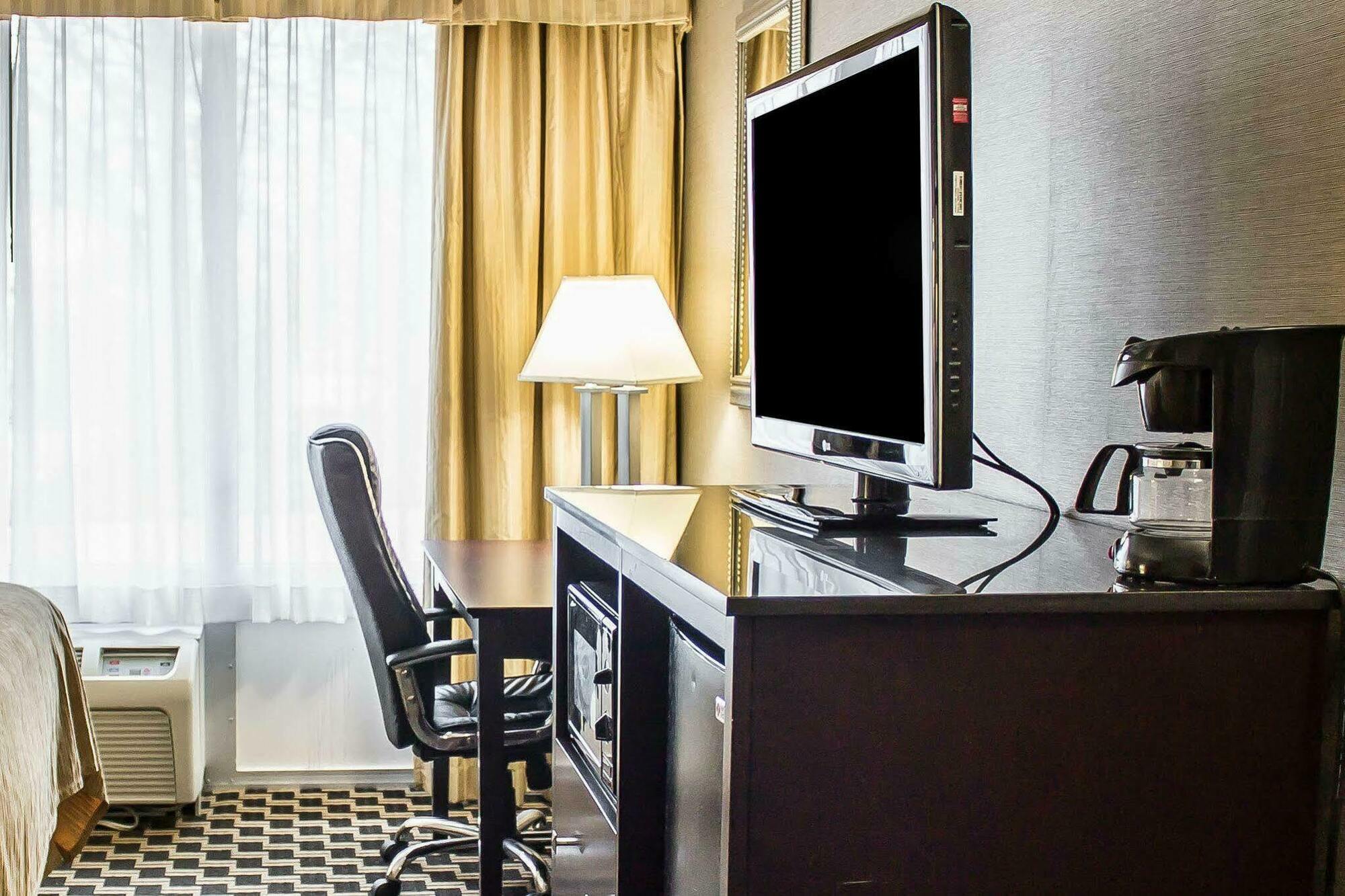 Quality Inn & Conference Center Akron Extérieur photo